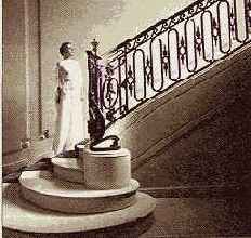 Женщина на лестнице