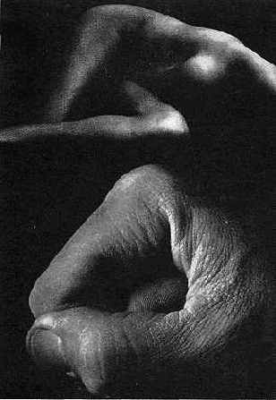 Фото слева представляет собой одно